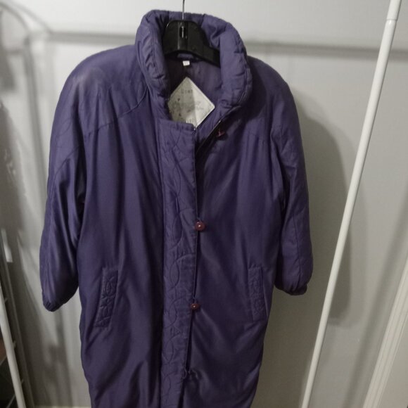 Pizazz Jackets & Blazers - Pizazz purple down duvet ladies coat size medium, super cozy and warm